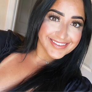 Meet your Posher, Monique